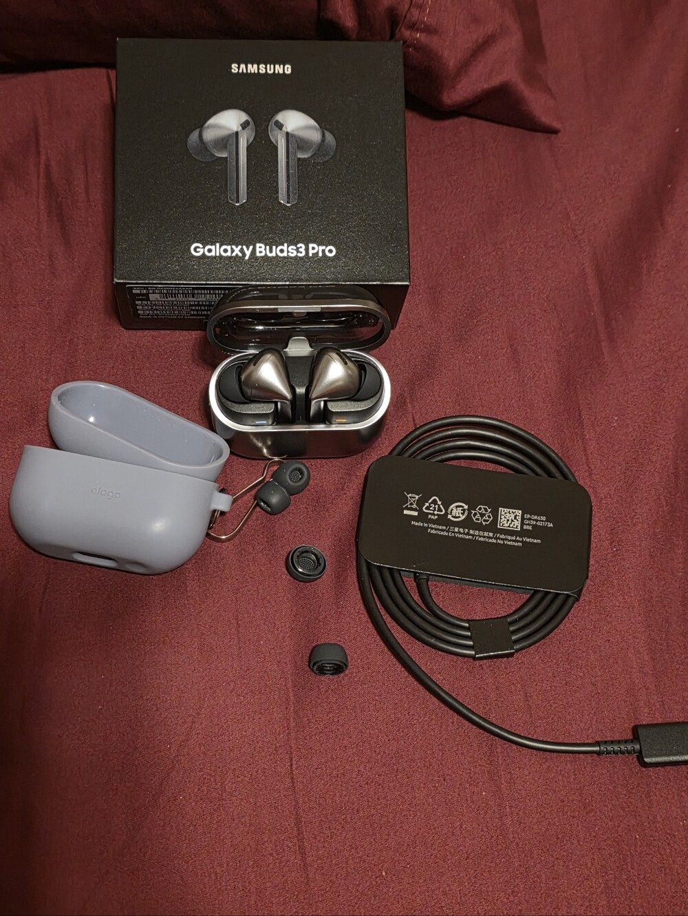 Samsung Galaxy Buds3 Pro Wireless Earbuds - Light Gray Silicone Case